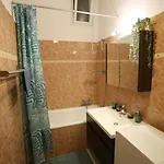 דירה Castle Courtyard Hideaway