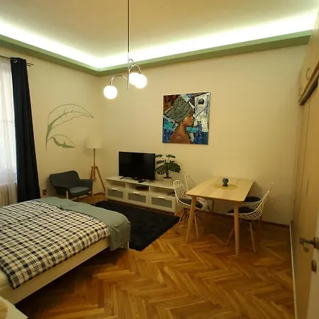 דירה Castle Courtyard Hideaway