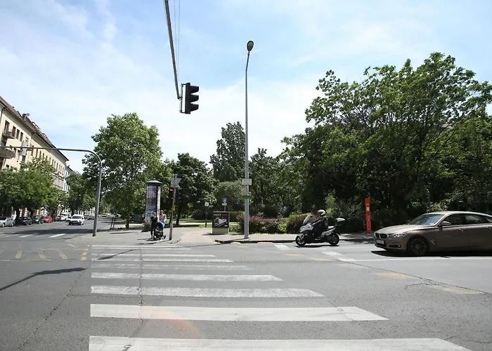 Daire Castle Courtyard Hideaway *