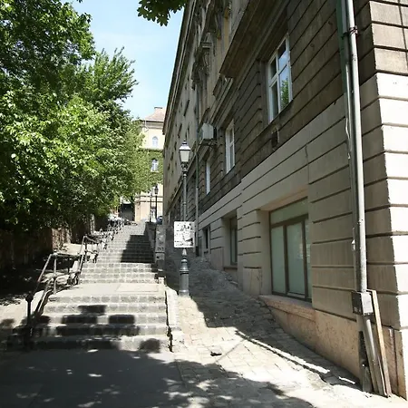 Castle Courtyard Hideaway Appartement *