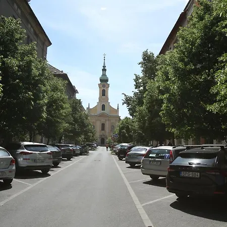 Castle Courtyard Hideaway